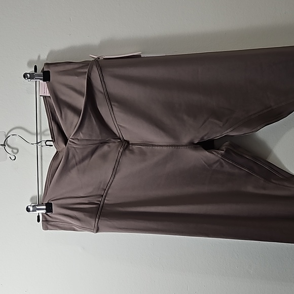 Victoria's Secret Live On Point Leggings! - Picture 3 of 7